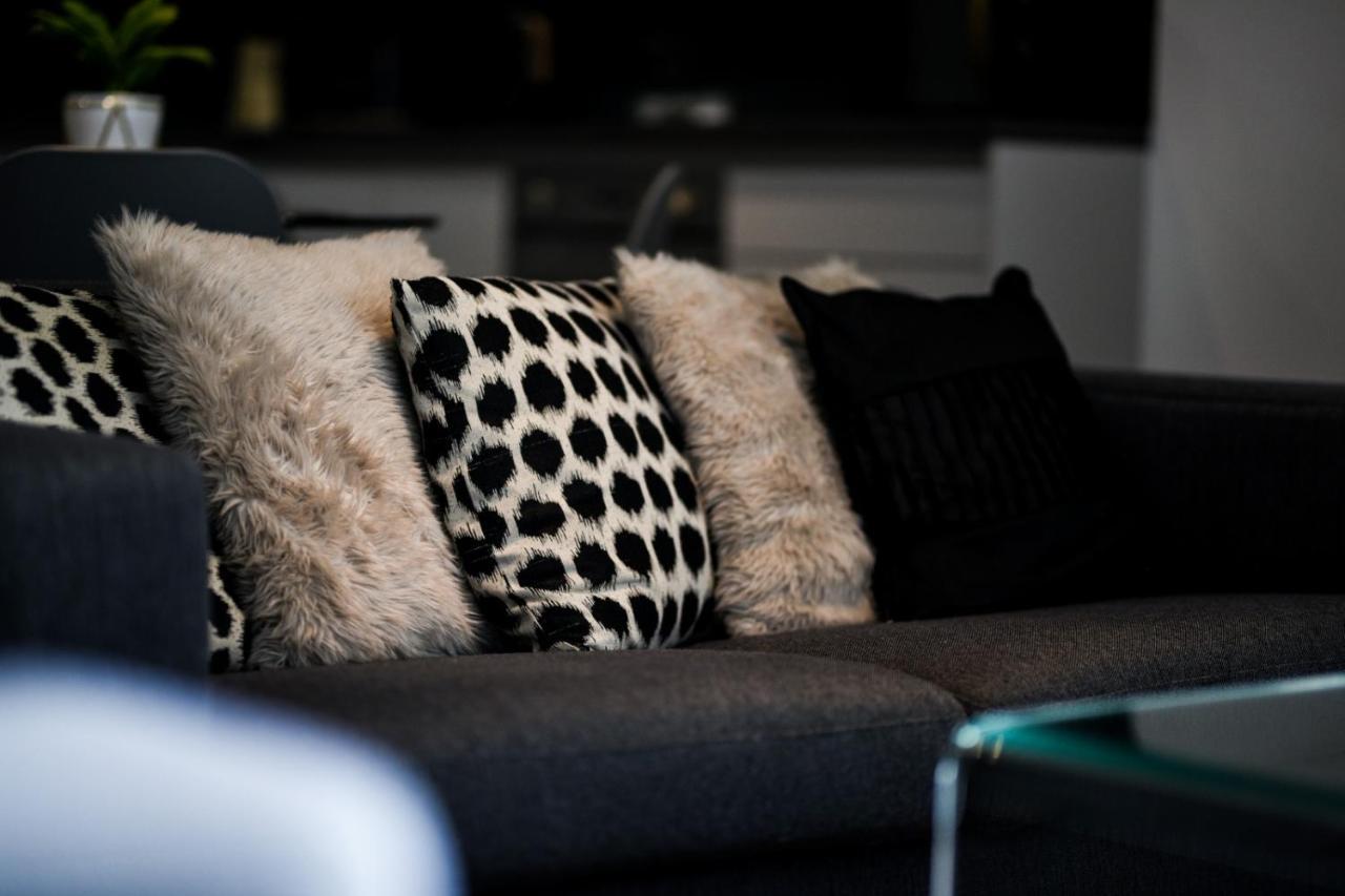 Onpoint Apartments - Spacious 2 Bedroom Apt - City Centre With Balcony Manchester Exterior photo